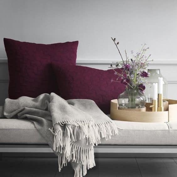 Comment adopter l'ultra-violet pour son intérieur www.soodeco.fr/