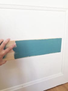 Peindre une porte bleue DIY www.soodeco.fr/