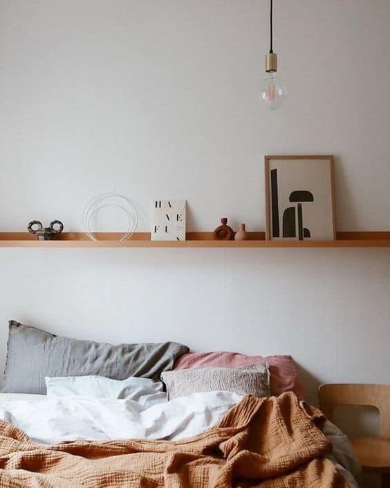 La chambre est une pièce clé de la maison, c’est dans cette pièce que chaque journée commence et finie. C’est pour cela que rien ne doit être laissé au hasard pour rendre sa chambre plus agréable.