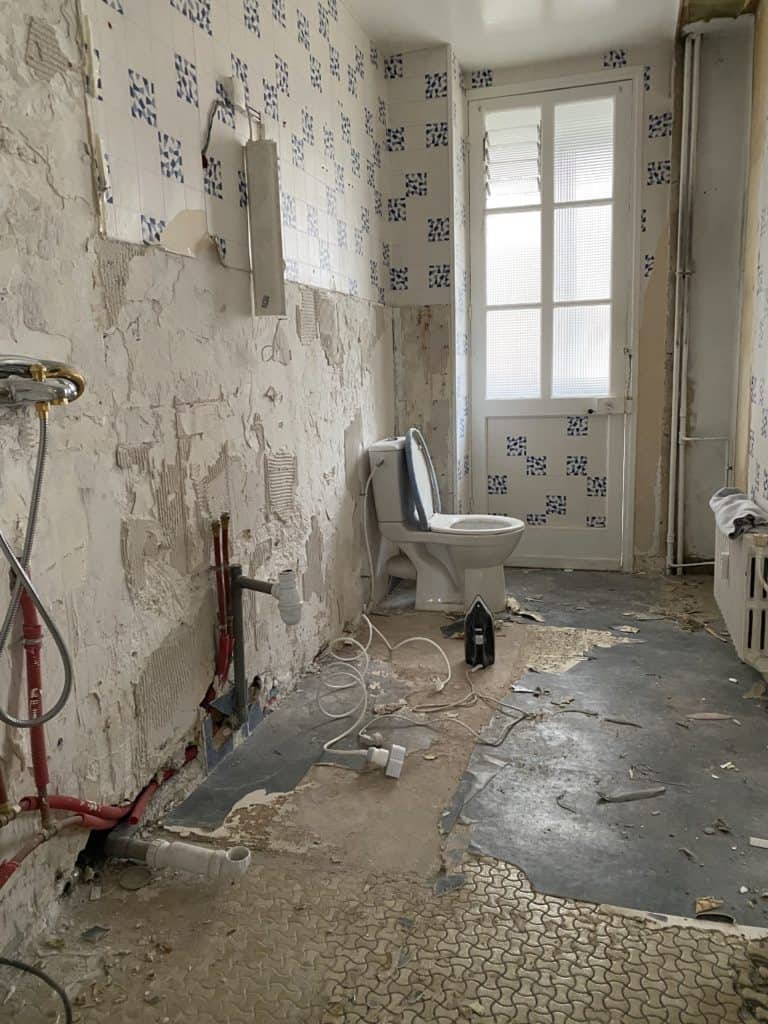 Salle de bain enlever lino au sol