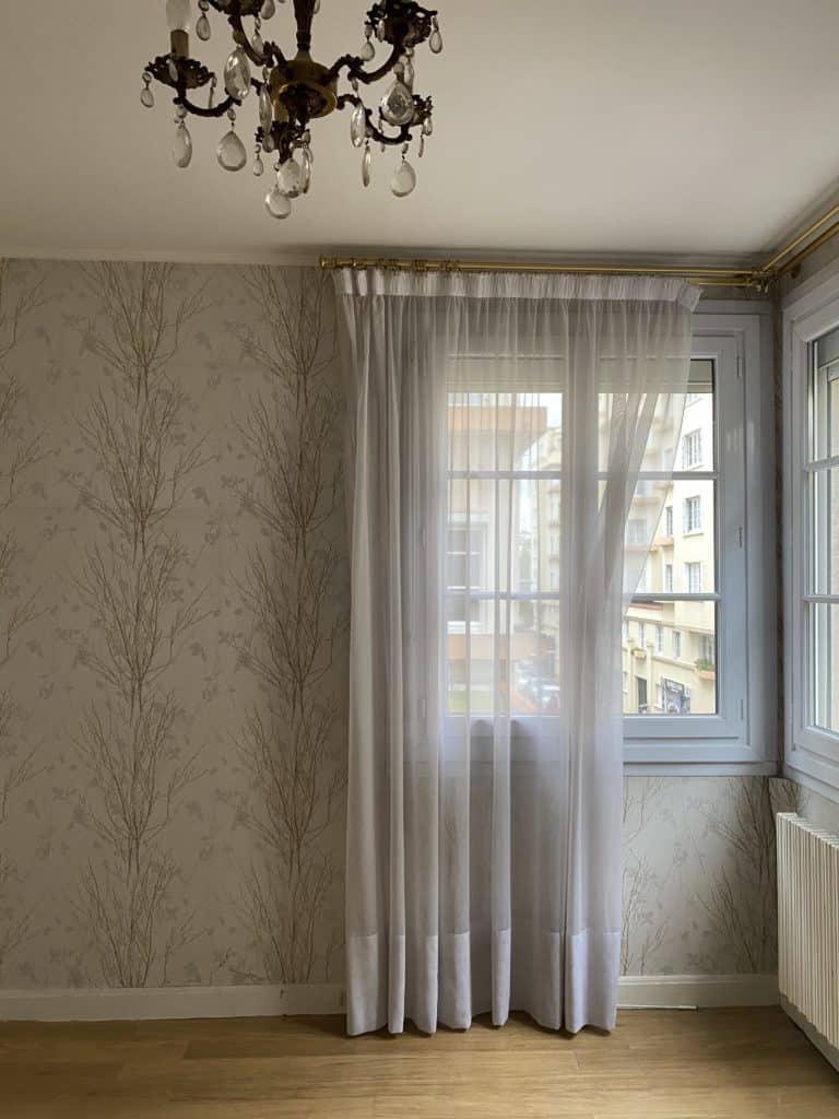 Chambre rénovation papier peint mur parquet abimé