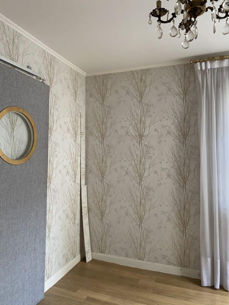 Chambre rénovation papier peint mur parquet abimé