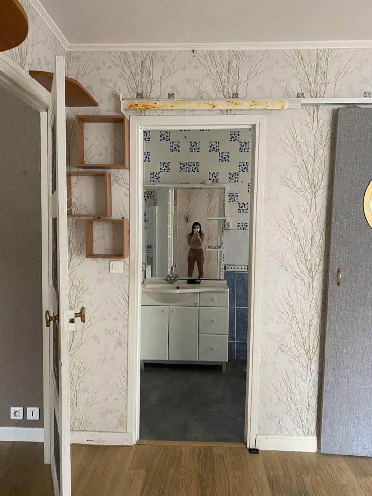 Appartement parisien passage chambre salle de bain