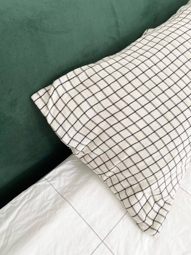Tête de lit vert velours coussin la redoute carreaux