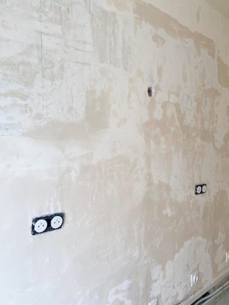 Focus mur enduit totalement cuisine rénovation