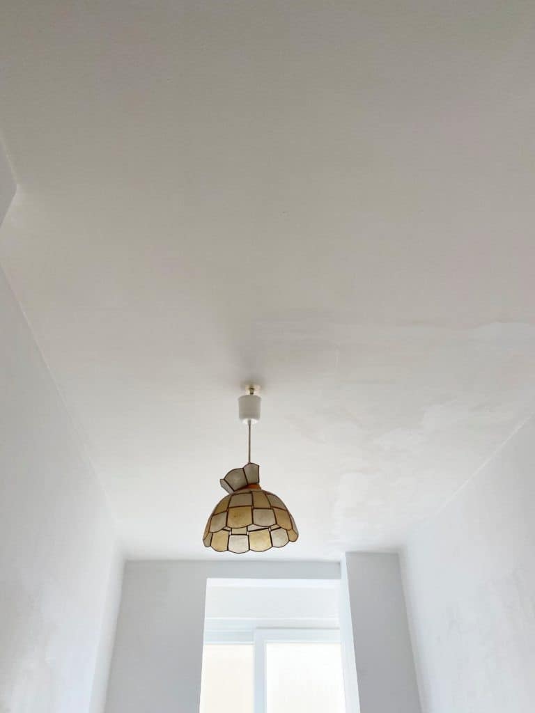 Plafond peinture blanc lumière Dulux Valentine cuisine anti-humidité