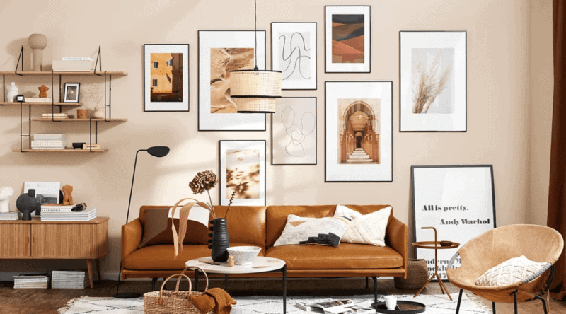 Les murs de cadres terracotta on aime ou on aime pas