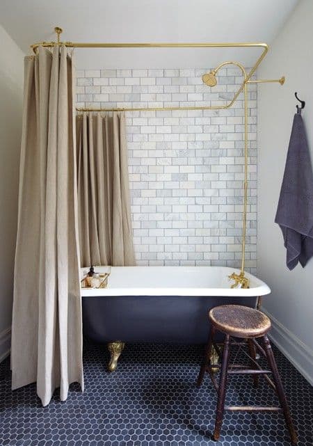 3 Micros tendances décoration de salle de bain baignoire violete