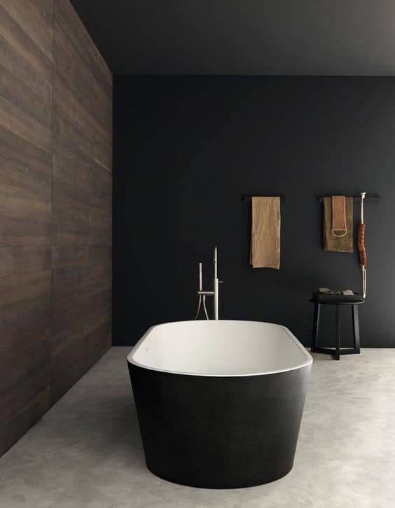 3 Micros tendances décoration de salle de bain baignoire noire