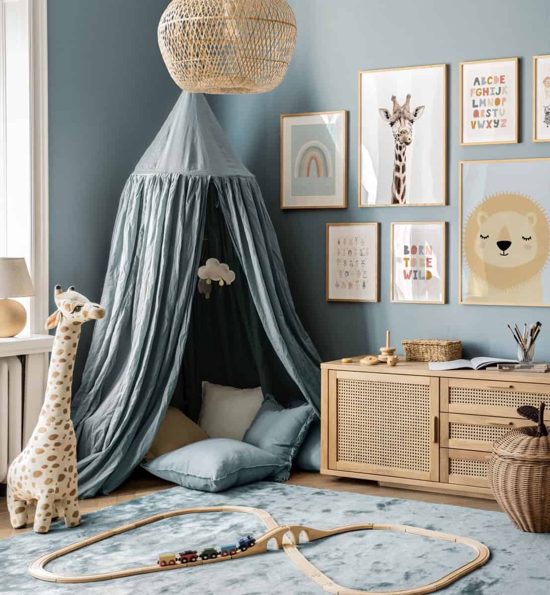 Chambre enfant mur bleu ciel de lit affiches animaux choisir décoration chambre enfant