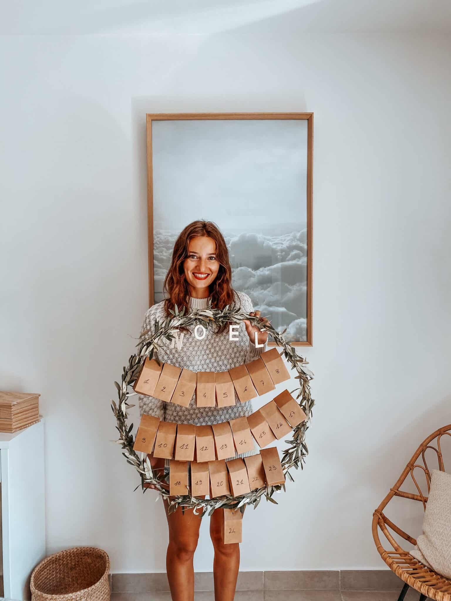 Couronne De L'Avent 22 Cm - Bougeoir Avec Baies Rouges Et Pommes De Pin - Décoration De Table Noël Traditionnelle - 6