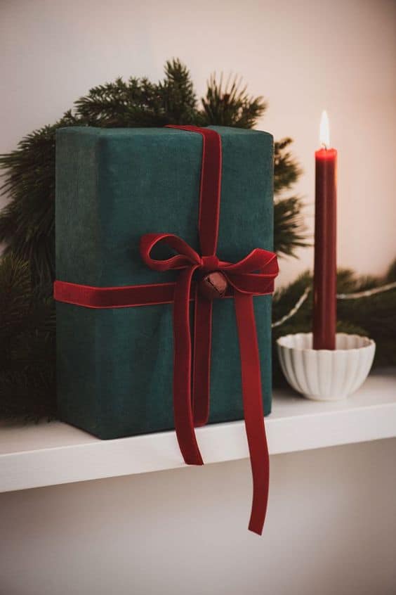 Paquet cadeau emballage cadeau Noël ruban rouge velours
