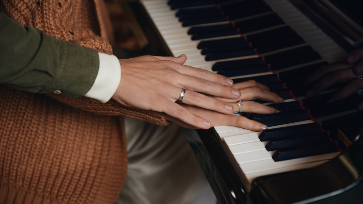 5 astuces pour bien choisir ses alliances en couple avec Zeina Alliances