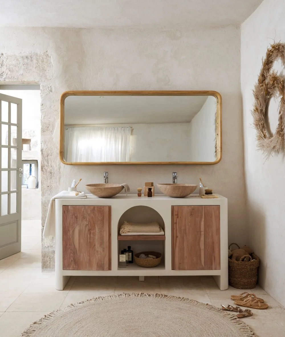 Meuble de salle de bain avec vasques en travertin, portes en manguier