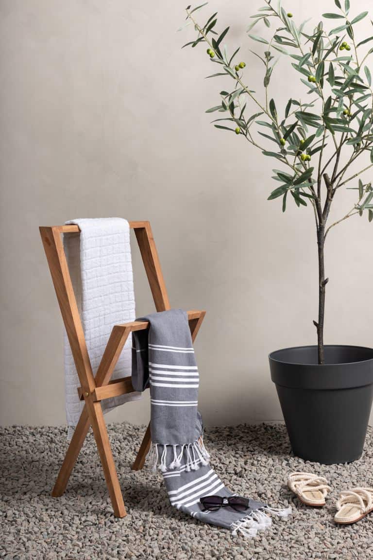 Porte serviettes en teck salle de bain