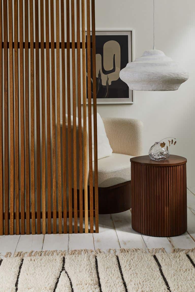 Table d'appoint bois foncé salon méditerranéen épuré minimaliste