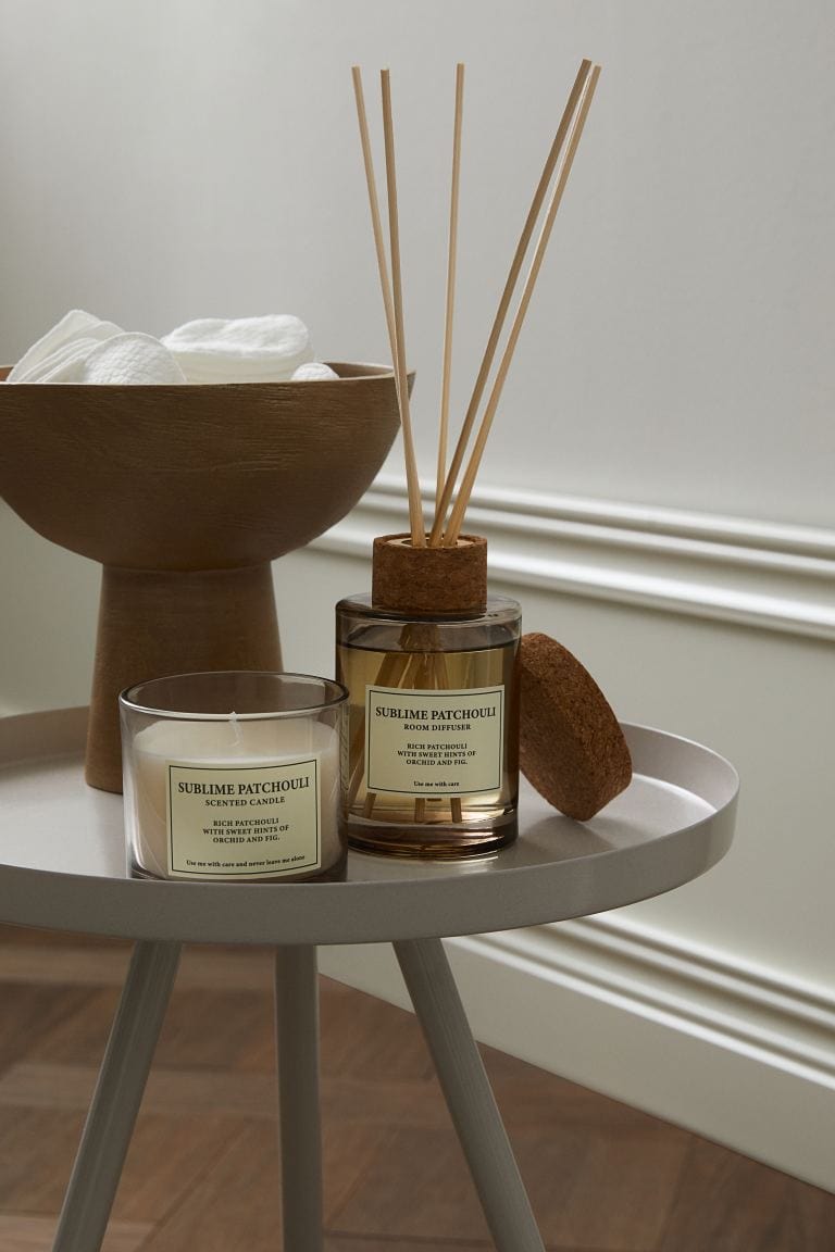 Flacon diffuseur de parfum avec bâtonnets en coton petite décoration