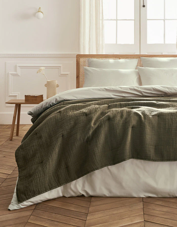 Couvre lit lit lavé matelasse pour une chambre chaleureuse