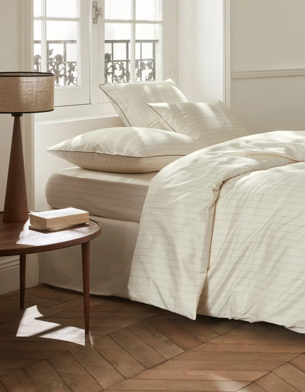 Parure de lit en coton beige avec rayures