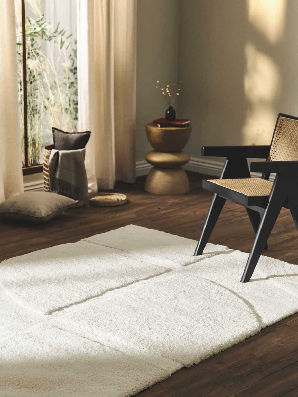 Tapis à poils longs texturé blanc